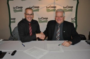 Pierre Beaudoin, président de La Coop Val-Nord et Robert Perreault, président de La Coop Profid’Or Signature fusion