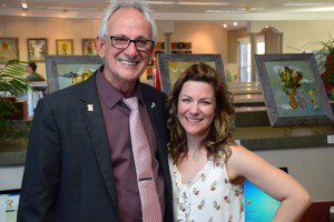 M. Pierre La Salle, maire de Saint-Jacques en compagnie de la sympathique Sophie Venne, artiste et enseignante en Art DSC 0731