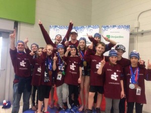 PLONGEON : Équipe qui est première au classement de la région avec tous les médaillés. photo plongeon