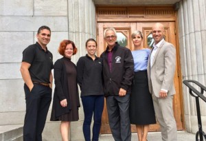 M. Sylvain Couture, directeur adjoint et coordonnateur du PEI; Mme Chantal Longpré, directrice générale du Collège; Mme Élizabeth Lamontagne, organisatrice et initiatrice du projet; M. Pierre La Salle, maire de la Municipalité de Saint-Jacques; Mme Marie-Hélène Gagnon, enseignante et instigatrice du mouvement Tu cours? Je cours!; M. Benoît Chartier, directeur adjoint aux sports. IMG 0236