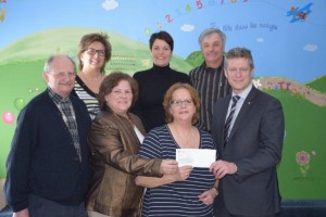 M. Michel Meilleur, président, Mme Lise Ducharme, directrice adjointe,Mme Ghislaine Pomerleau, mairesse, Mme Karine Pomerleau, conseillère, Mme Ghislaine Chénier, responsable de la bilbiothèque, M. Rémy Trudel, conseiller et M. Alain Ouiellette, directeur de la Caisse Desjardins de Kildare DSC 3184