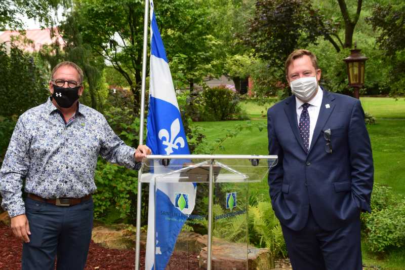 M. Patrick Massé, maire de Saint-Lin-Laurentides et M. Louis-Charles Thouin, député de Rousseau DSC 0316